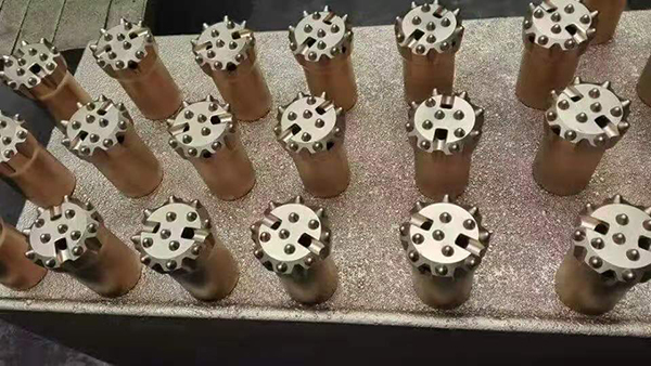 R38-thread-button-bits.jpg