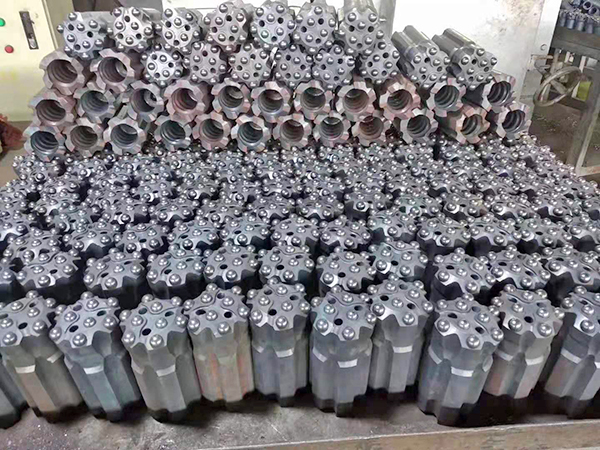 T38-thread-retrac button-bits.jpg