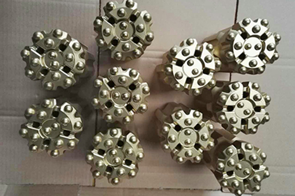 T45-89mm-Retrac-Thread-Button-Bit.jpg